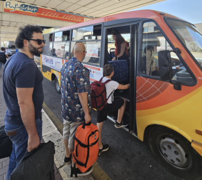 La redazione di Comics&Science si imbarca nel bus navetta che porta al centro di Molfetta, per l'avvio del Molfest