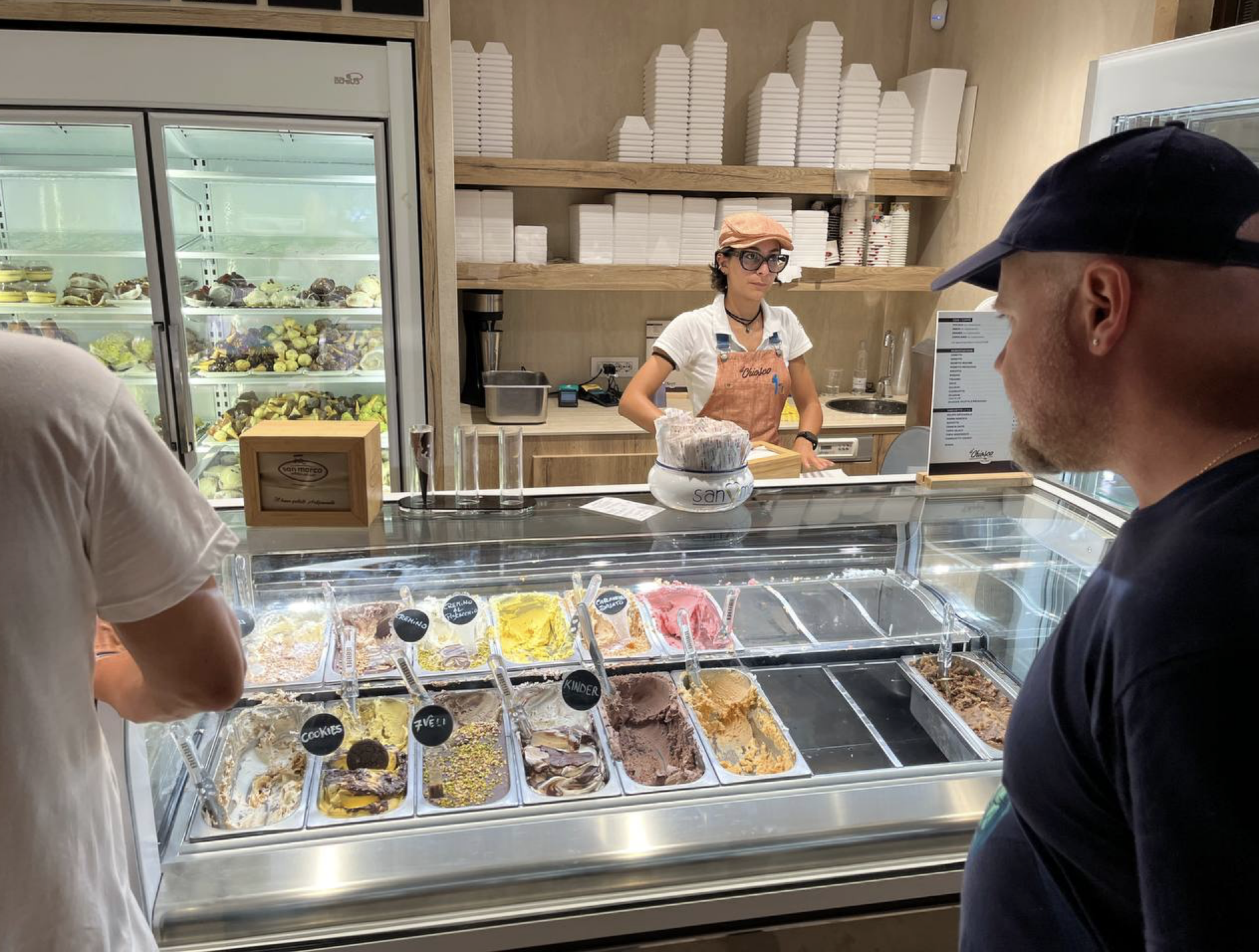 La foto che Jacopo mi ha mandato per giustificare il "sopralluogo": una vista del bancone della gelateria San Marco di Molfetta